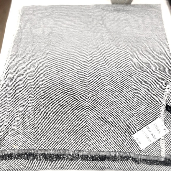 New INC International Concepts Two-Tone Shine Scarf Wrap, Black/White On… - Picture 5 of 6